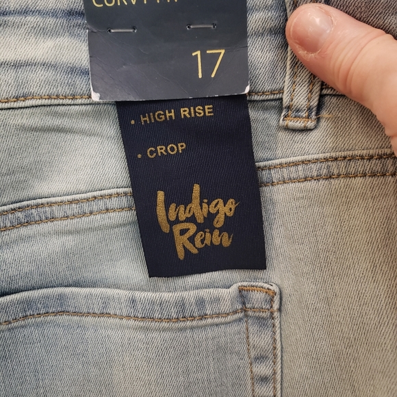 Indigo Rein, NWT, curvy high rise crop, button down distressed jeans SZ17 W32 - Picture 9 of 16